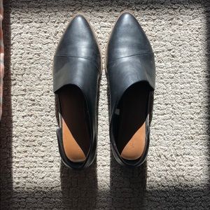 Black dress shoe